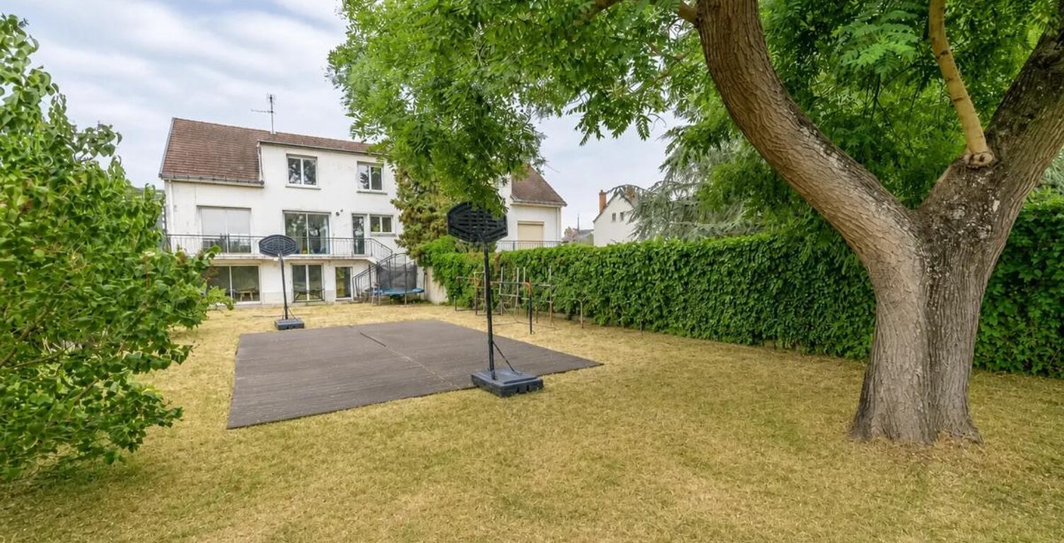Maison de 8 pièces de 190.27 m² à Saint-Pierre-des-Corps — photo 1