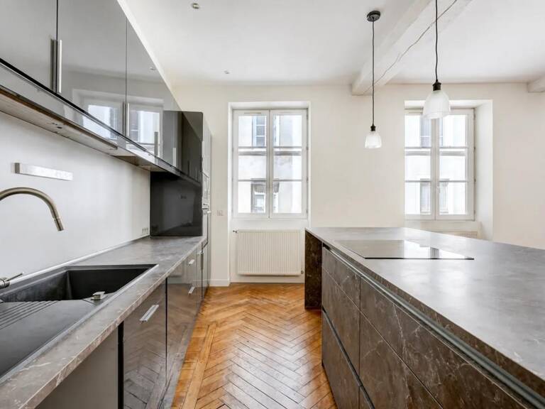 LYON 1er – PLACE SATHONAY – ÉLÉGANT T4 DE 89,44 m² AU CŒUR D'UN IMMEUBLE DE CARACTÈRE+CAVE+GRENIER — photo 1