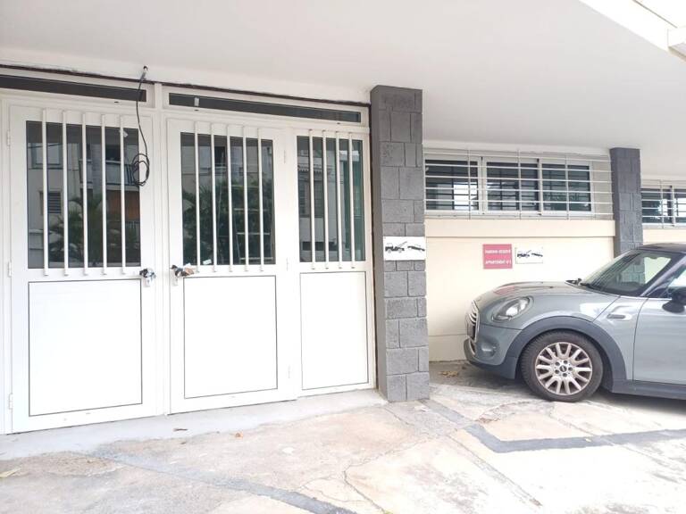 Local Commercial 90 m² Saint-Denis — photo 1
