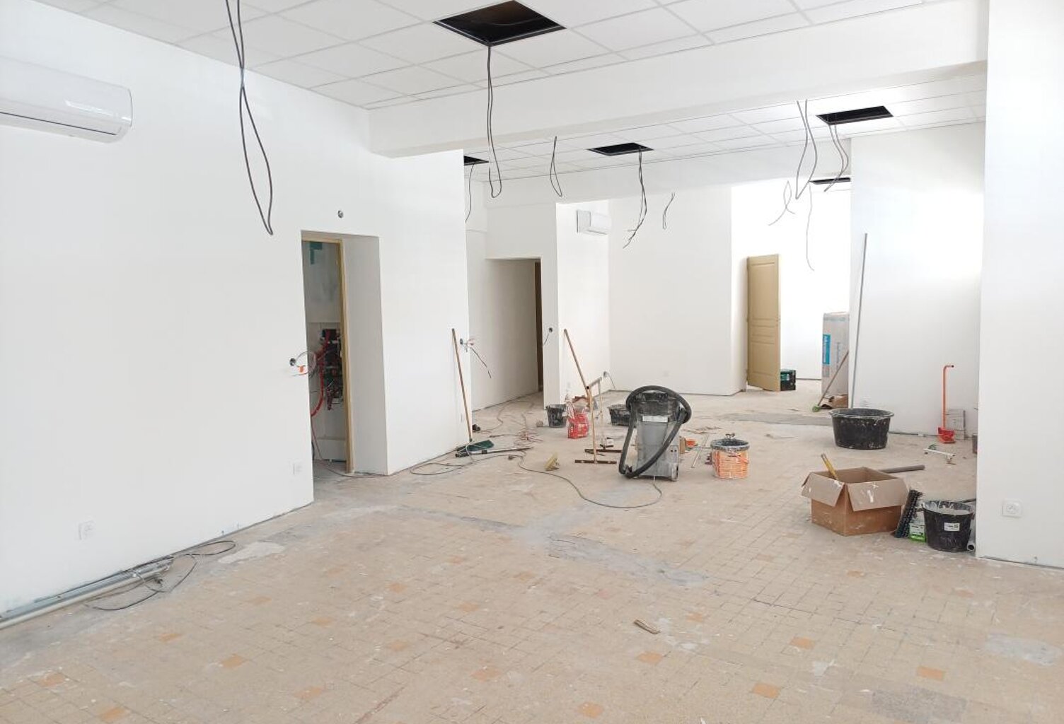 Murs local commercial 207 m² Saint-Denis — photo 1