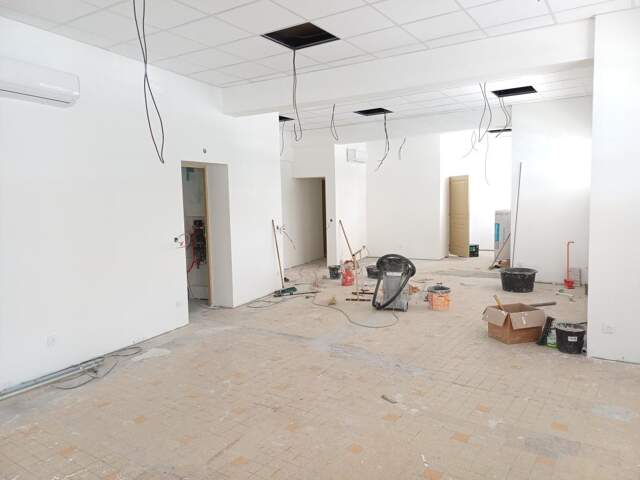 Murs local commercial 207 m² Saint-Denis — photo du bien