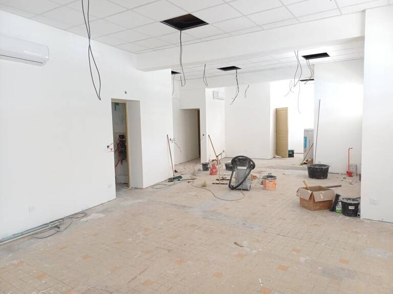 Murs local commercial 207 m² Saint-Denis — photo 1