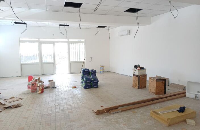 Murs local commercial 207 m² Saint-Denis — photo 2