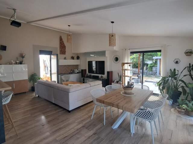 Maison À Vendre — photo du bien