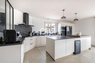 Maison 4 pièces 303850 €