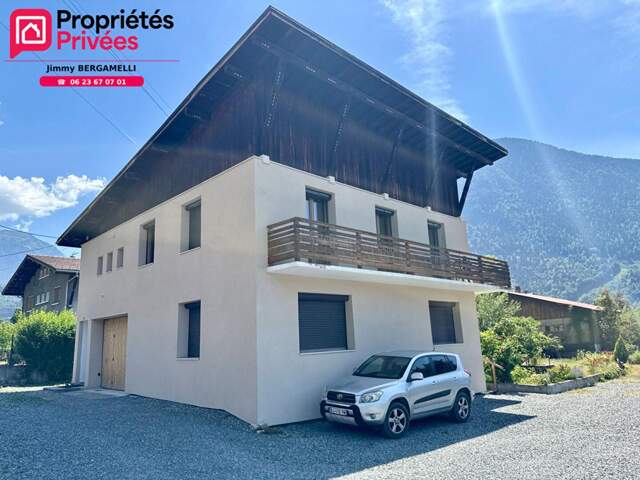 PASSY  Maison familiale entièrement rénovée avec deux appartements, dépendances et fort potentiel d'aménagement — photo du bien