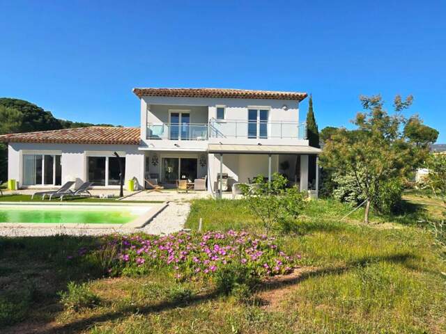 LA MOTTE - 83920 - VILLA CONTEMPORAINE DE 150 M² DANS UN ENVIRONNEMENT NATUREL PRIVILÉGIÉ — photo du bien