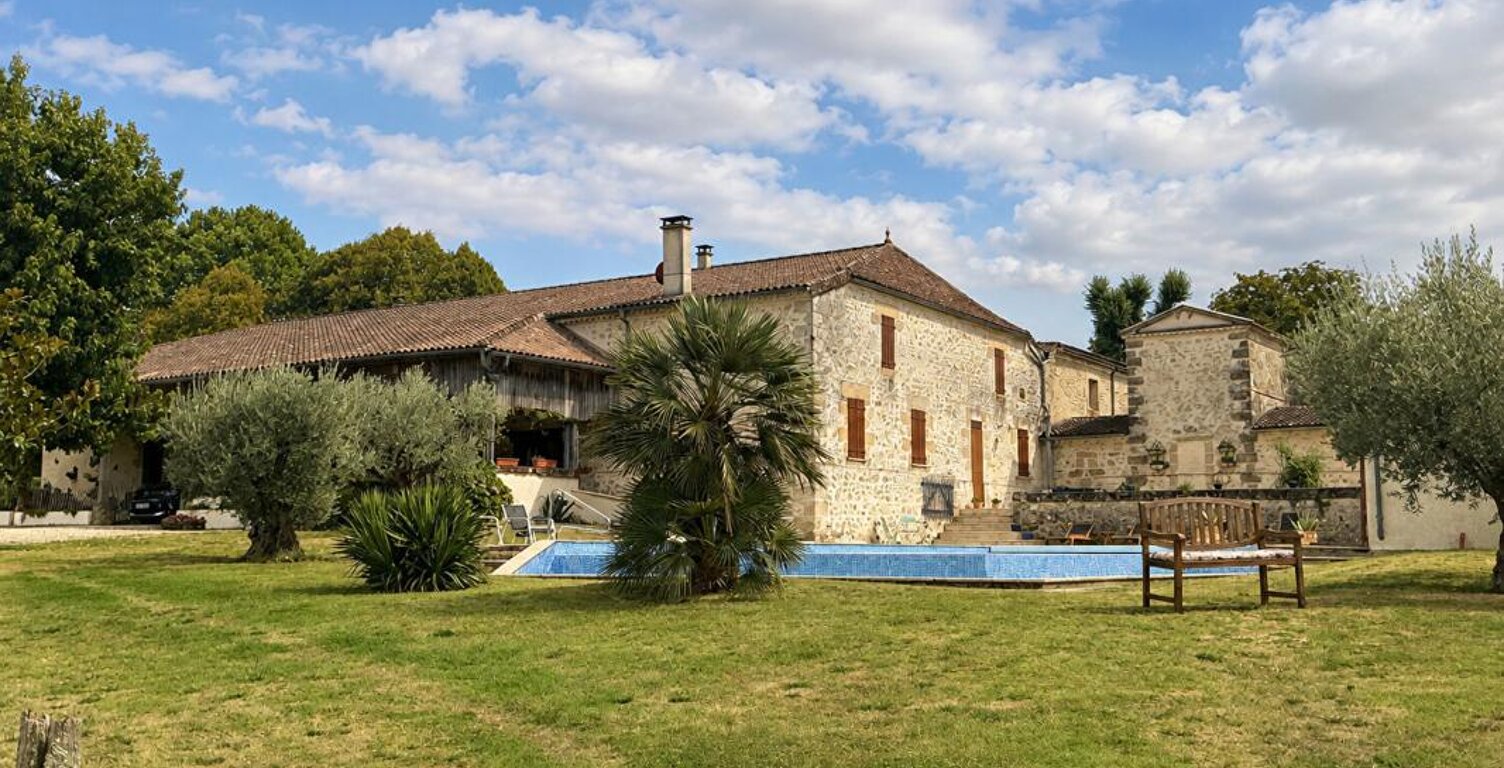 Ancienne grange rénovée avec gîte, grande piscine et vue panoramique — photo 1