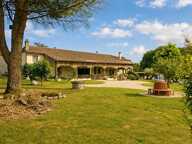 Ancienne grange rénovée avec gîte, grande piscine et vue panoramique — photo 2