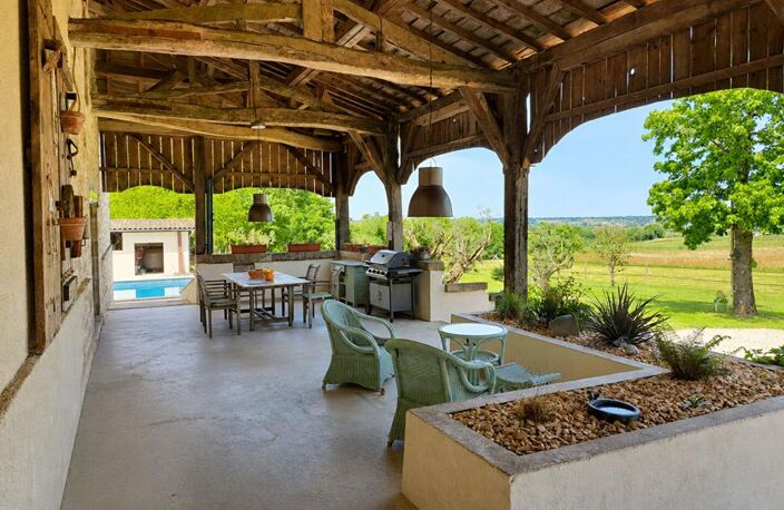 Ancienne grange rénovée avec gîte, grande piscine et vue panoramique — photo 3