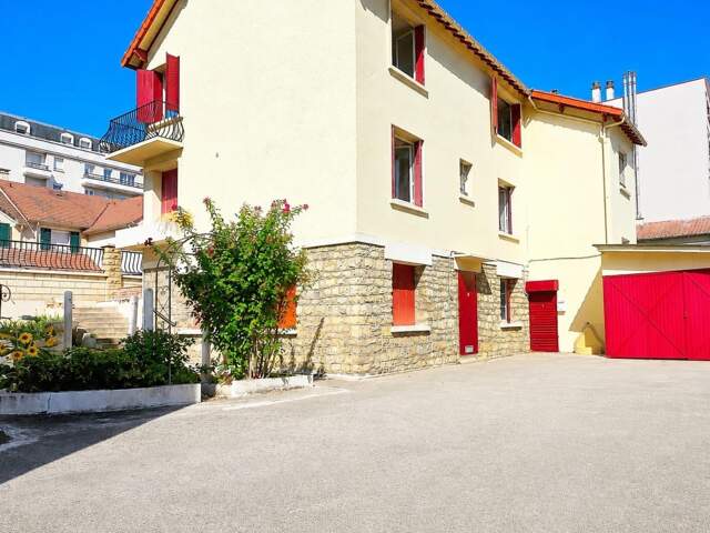 Maison de 243m2  avec 8 boxes à vendre sur Alfortville — photo du bien