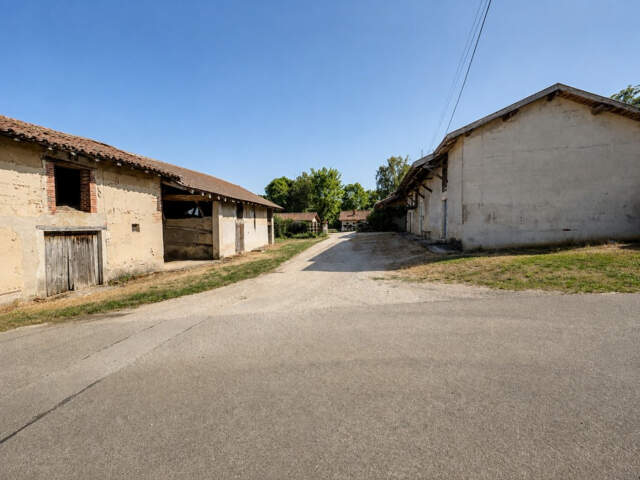01320 CHÂTENAY   Ancien corps de ferme avec 2 bâtiments à ré — photo du bien