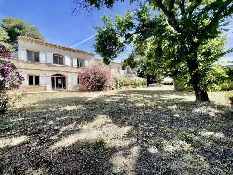 Mas familial sur 8000m2 de terrain à Arles — photo 1