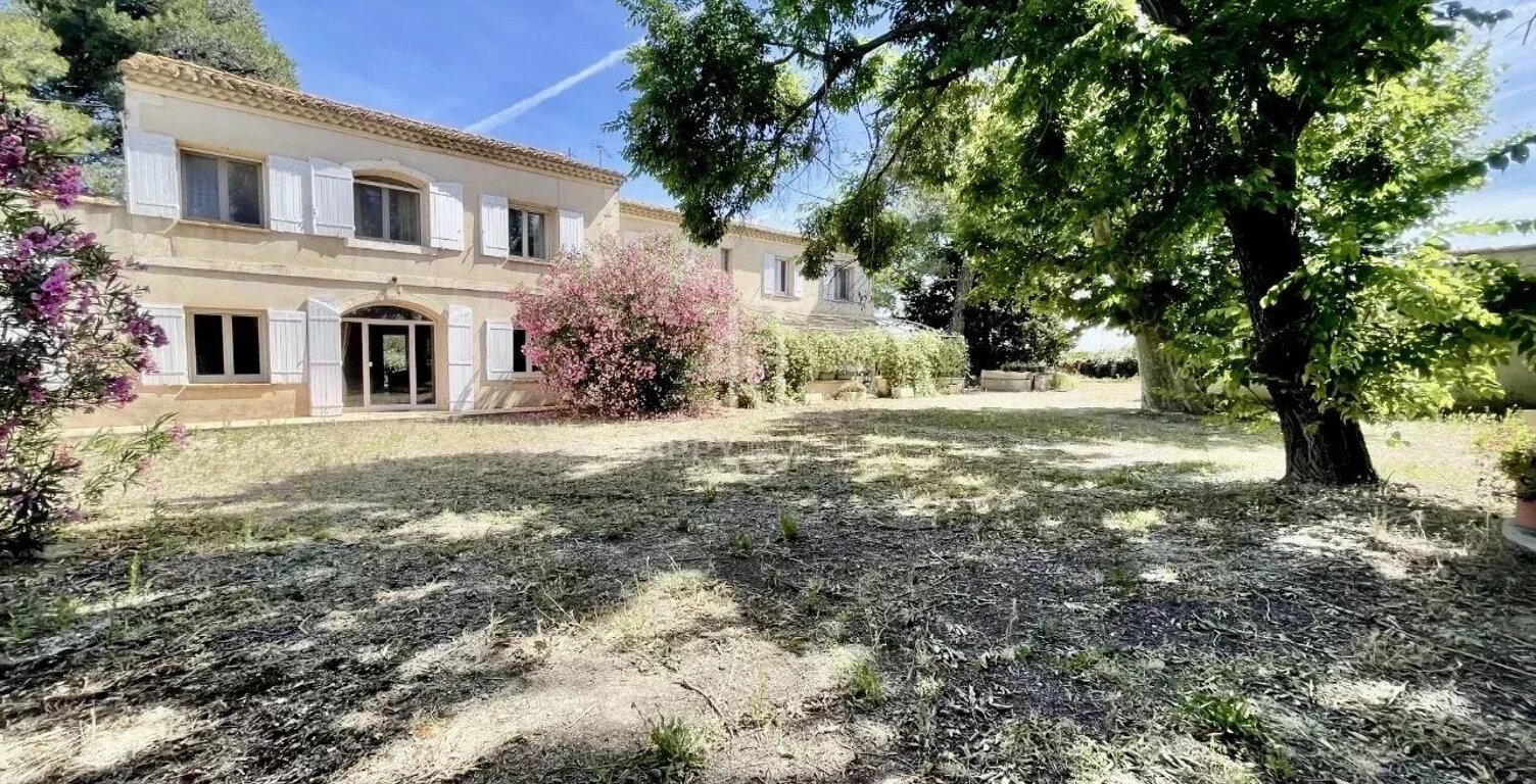 Mas familial sur 8000m2 de terrain à Arles — photo 1