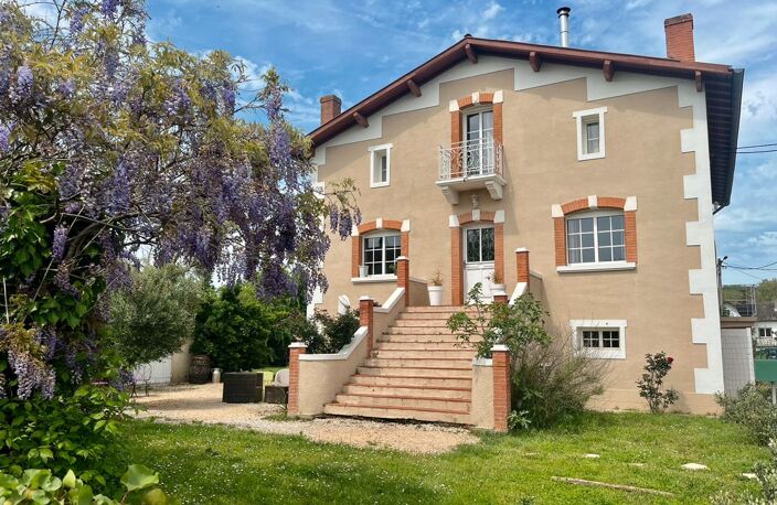 ? Ensembles immobilier de charme avec deux gîtes indépendants ? Revenus locatifs ? Fort potentiel d'évolution  Et si votre future maison contribuait à financer une partie de votre crédit immobilier ?  À seulement quelques minutes à pied du centre-ville de — photo 3