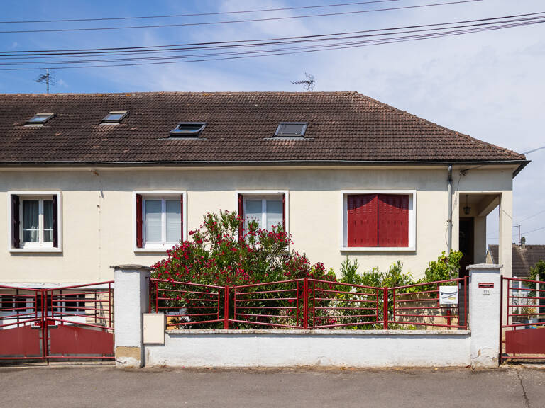 Maison Chevrières sur sous-sol avec dépendances — photo 1