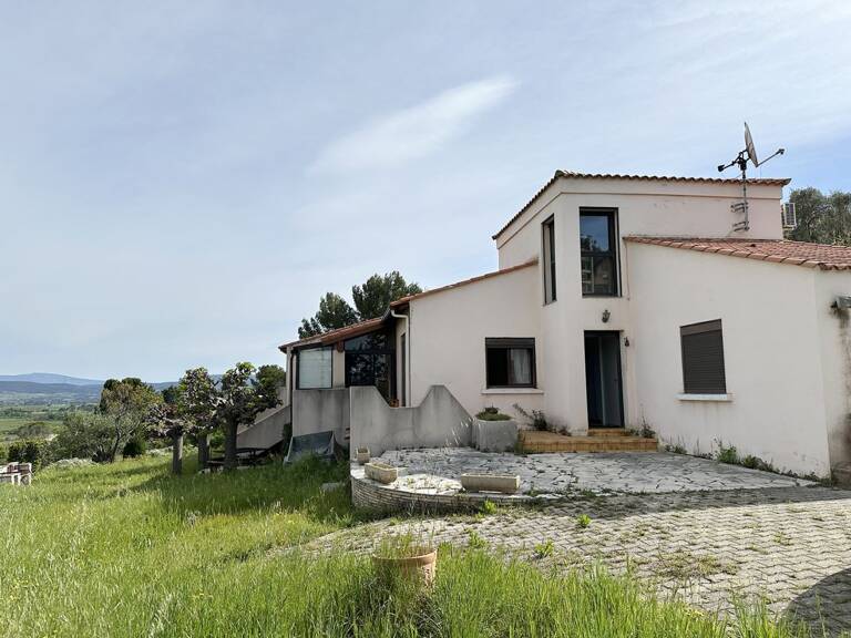 Villa — photo 1