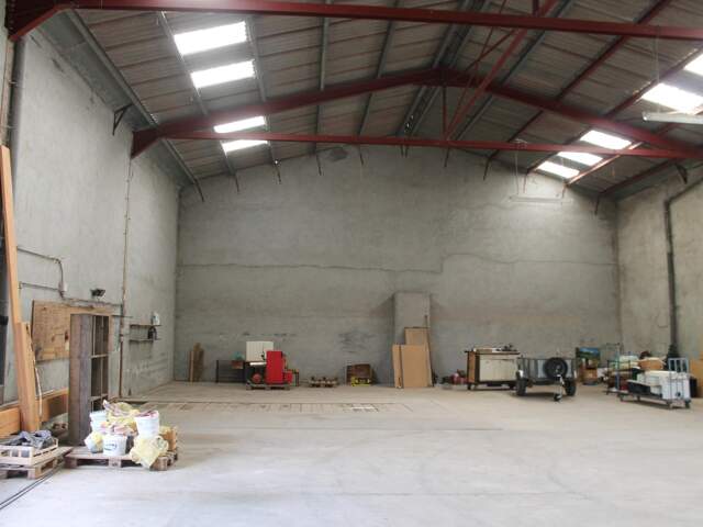 maison habitable , avec un grand garage de 600 M2 — photo du bien