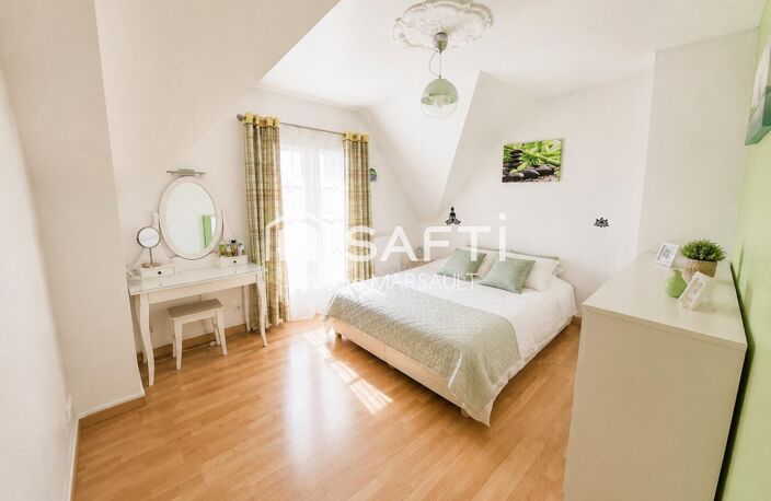 162 m² habitables, 4 chambres + bureau, terrasse 53 m², terrain 837 m² — photo 4