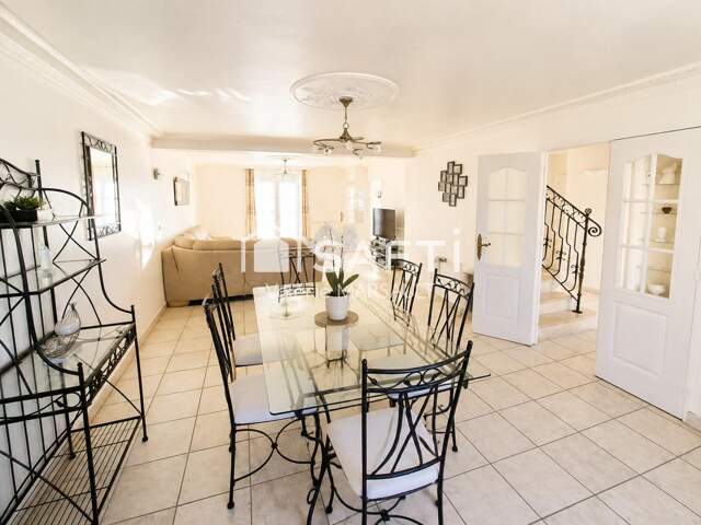 162 m² habitables, 4 chambres + bureau, terrasse 53 m², terrain 837 m² — photo du bien