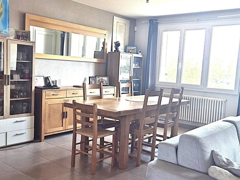 Bourg-en-Bresse  Bel appartement T4 rénové à deux pas de l'église de Brou — photo 1