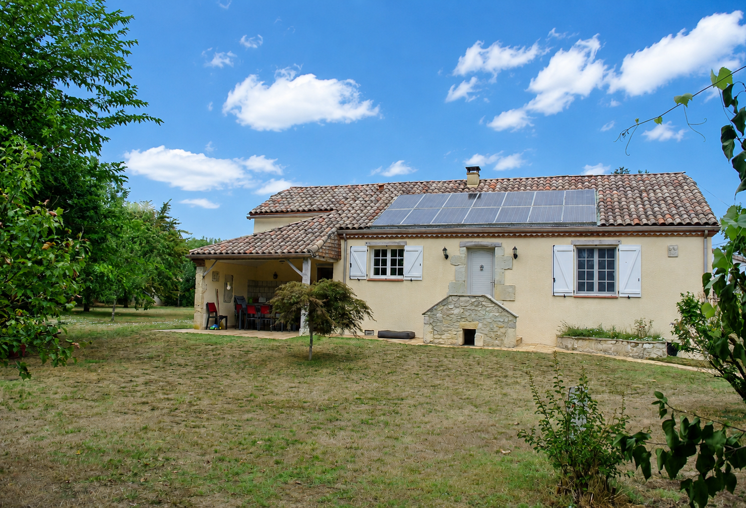 Ensemble immobilier avec maison principale et appartement in — photo 1