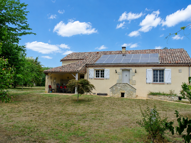 Ensemble immobilier avec maison principale et appartement in — photo 1