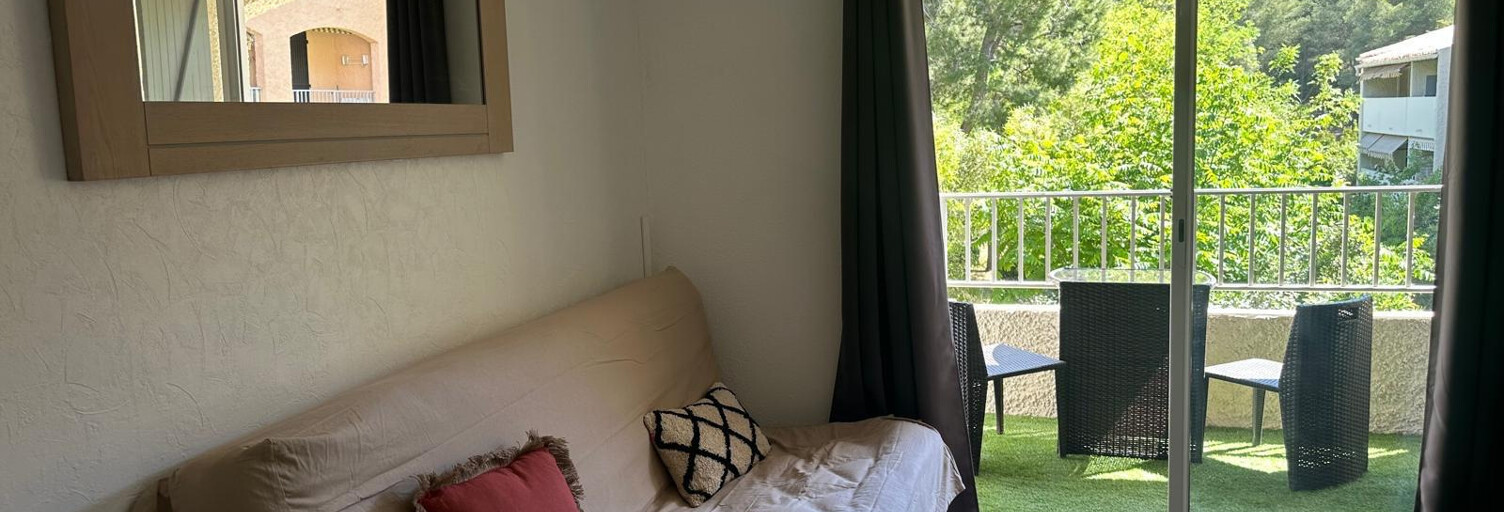 Appartement 1 Pièce 22 m² à louer à Saint-Cyr-sur-Mer (83270)