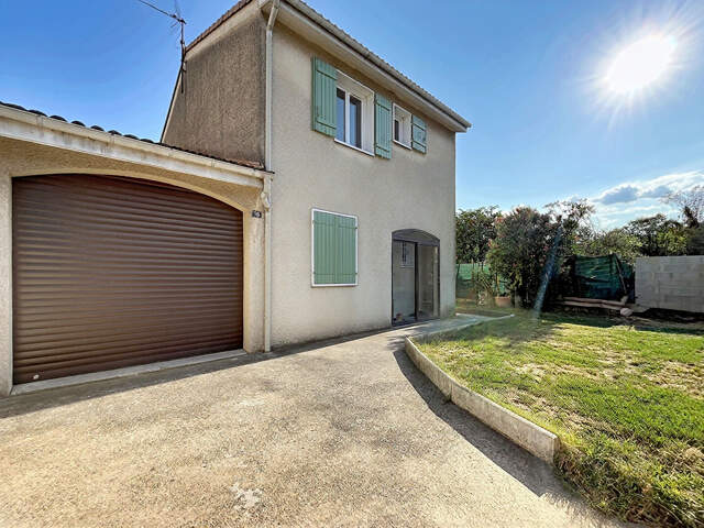 Charmante maison familiale avec jardin, garage motorisé et 3 chambres — photo du bien