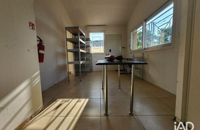 Location Local d'activités 446 m&sup2; — photo 2