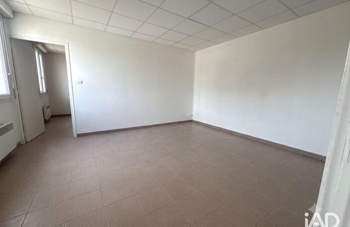 Location Hangar 210 m&sup2; — photo 3