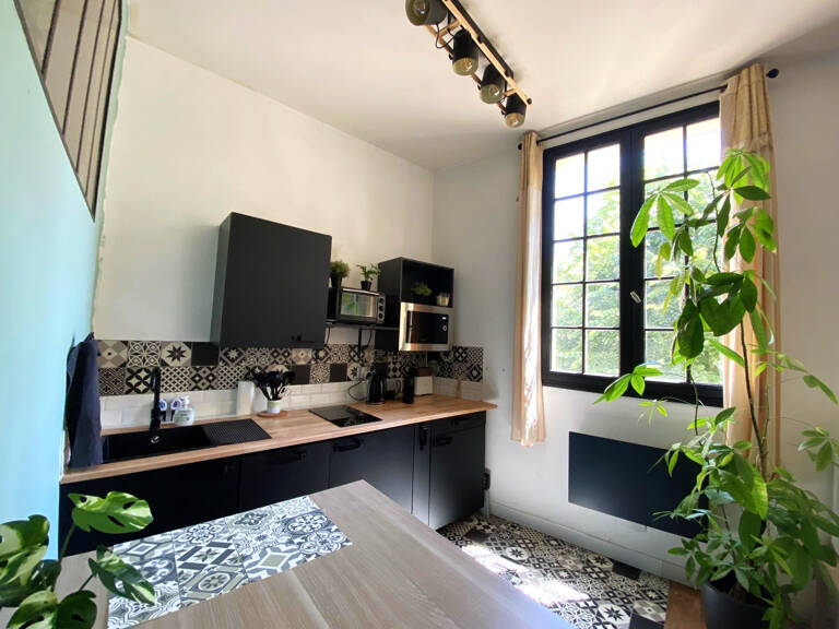 AU PIED DE LA PLACE AUX HERBES ! — photo 1