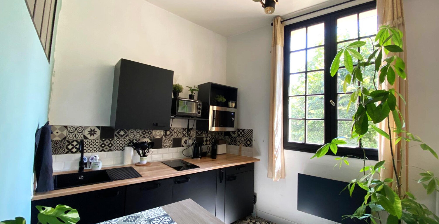 AU PIED DE LA PLACE AUX HERBES ! — photo 1