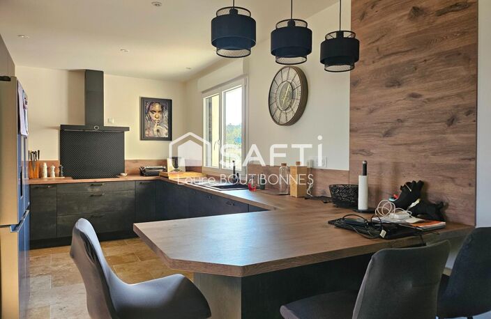 Maison familiale rénovée de 182 m² avec dépendance et double garage — photo 2