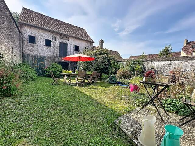 Maison familiale avec de beaux volumes — photo du bien