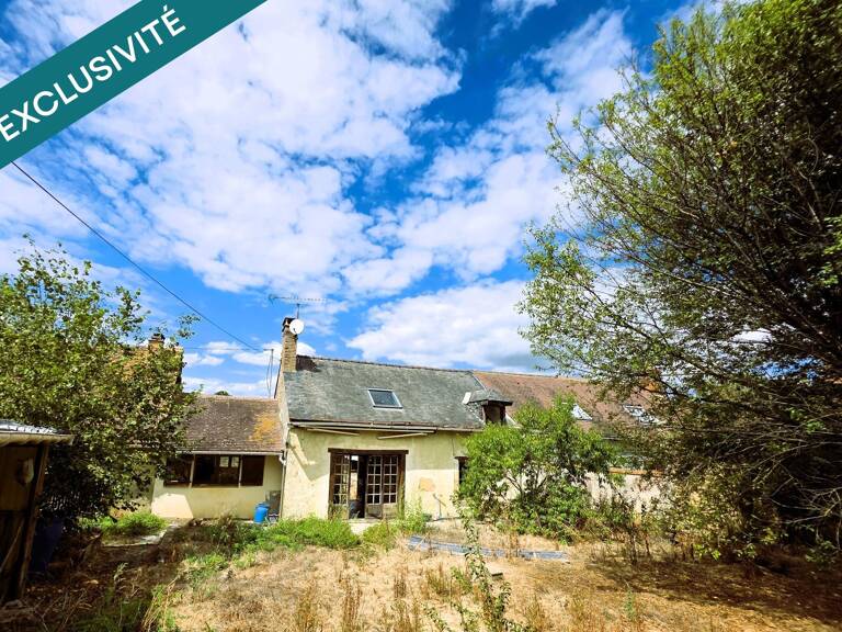 Dans un petit hmaeau : Maison de campagne avec dépendances, à rénover entièrement ! — photo 1