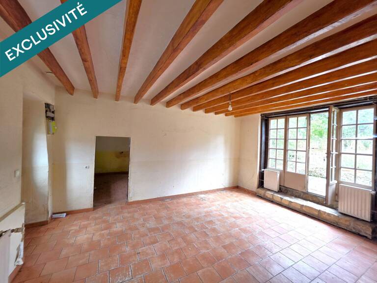 Dans un petit hmaeau : Maison de campagne avec dépendances, à rénover entièrement ! — photo 1