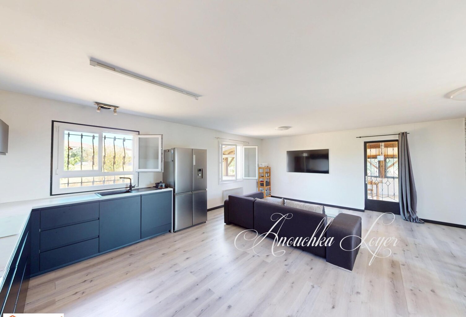 Maison avec vue dégagée et terrain constructible — photo 1