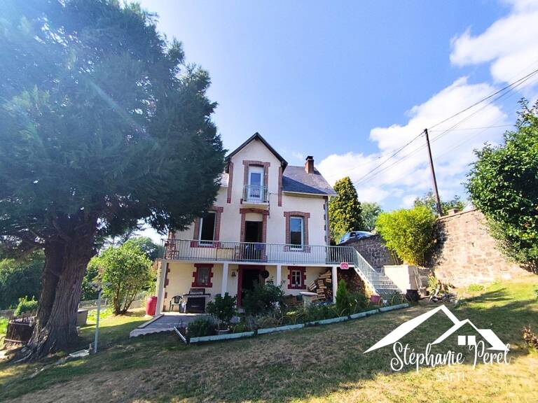 Maison familiale avec grand terrain dans quartier recherché d'Ussel  Fort potentiel d'aménagement — photo 1
