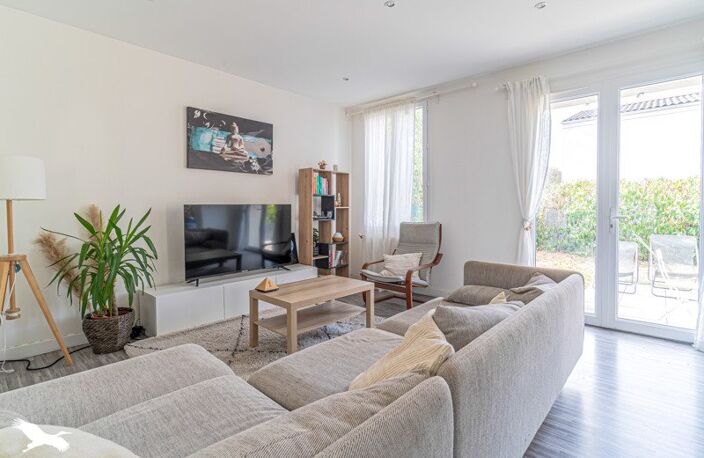 Maison en pierre de 3 pièces principales — photo 2
