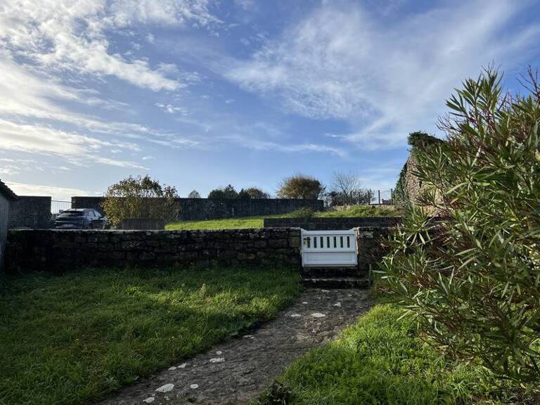 Maison en pierre de 4 pièces principales — photo 1