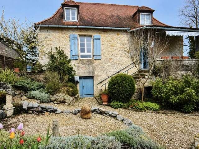 Maison en pierre de 4 pièces principales — photo du bien