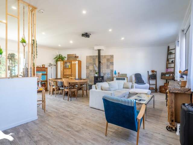 Maison en pierre de 7 pièces principales — photo du bien
