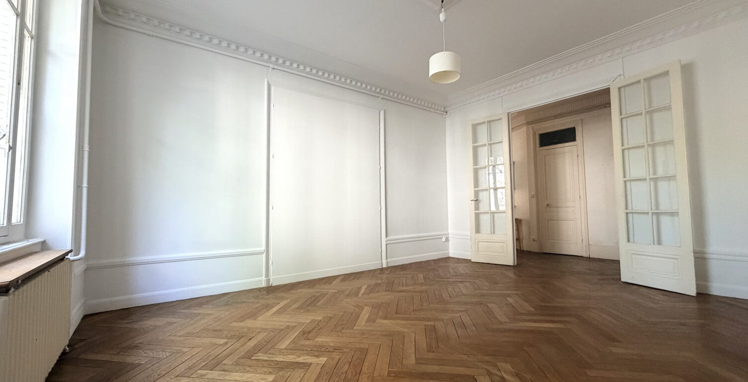 BEL APPARTEMENT BOURGEOIS SECTEUR TETE D'OR — photo 1