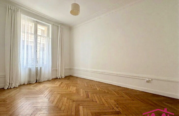 BEL APPARTEMENT BOURGEOIS SECTEUR TETE D'OR — photo 5