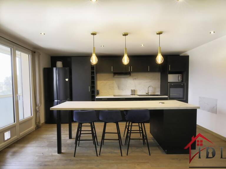 Appartement T4 3 chambres, balcon et  garage à vendre à Hyèr — photo 1