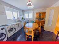 FINISTERE - Ploudalmézeau (29830) - A VENDRE - APPARTEMENT T5 133M² - 4 CHAMBRES - DALLE BETON - SEUL A L'ETAGE - GARAGE - BEAU POTENTIEL — photo 4