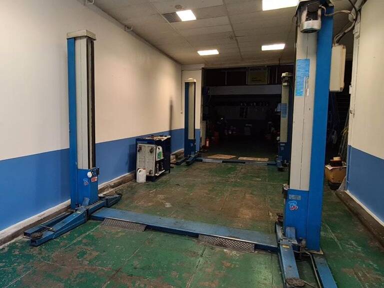 A VENDRE GARAGE MÉCANIQUE AUTOMOBILE À FORT POTENTIEL – MARSEILLE 13005 - Clientèle fidèle – Deux ateliers – Carnet de commandes complet – Développement immédiat possible — photo 1