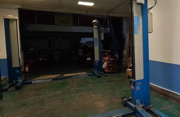 A VENDRE GARAGE MÉCANIQUE AUTOMOBILE À FORT POTENTIEL – MARSEILLE 13005 - Clientèle fidèle – Deux ateliers – Carnet de commandes complet – Développement immédiat possible — photo 2