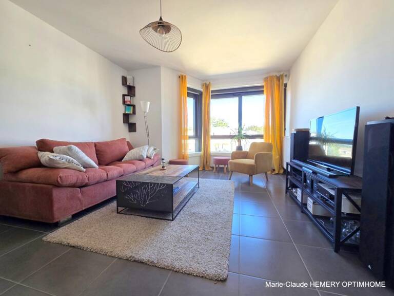 Dinard Médiathèque, appartement T2 de 50.08 m² exposé Sud Est au quatrième étage avec ascenseur. Cave et garage — photo 1